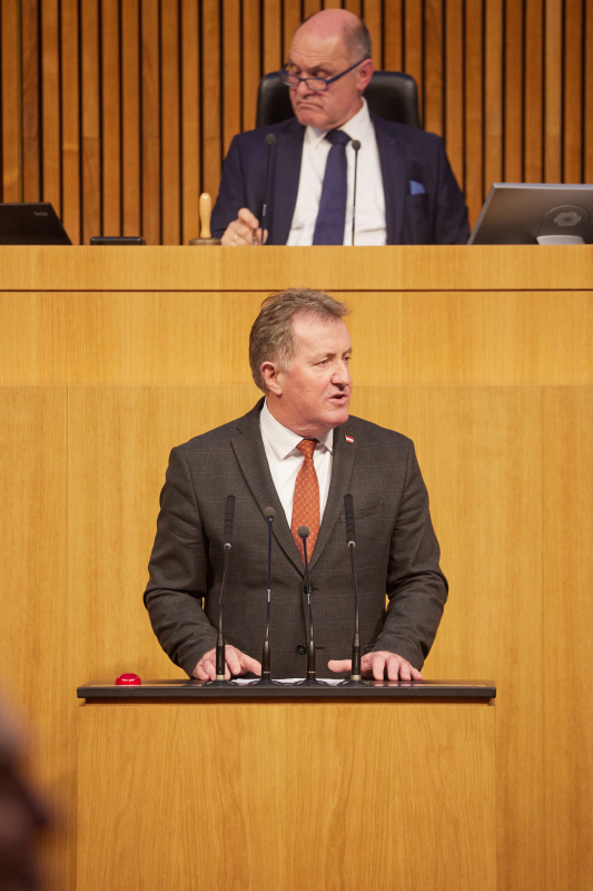 Am Rednerpult Nationalratsabgeordneter Johann Weber (ÖVP)