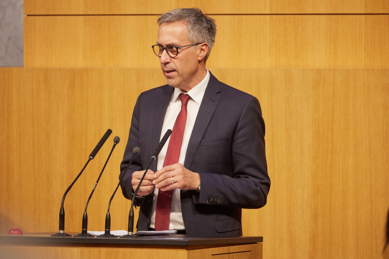 Am Rednerpult Nationalratsabgeordneter Georg Strasser (ÖVP)