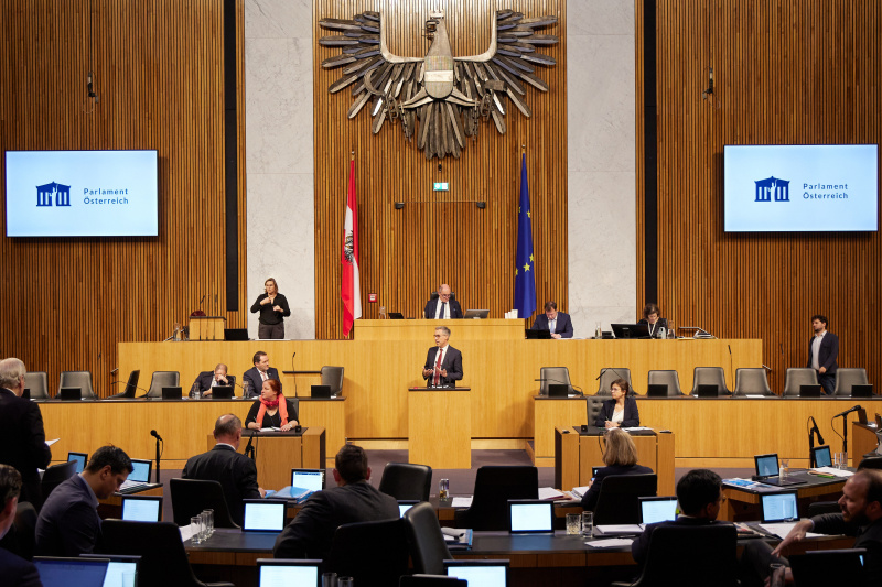 Am Rednerpult Nationalratsabgeordneter Georg Strasser (ÖVP)