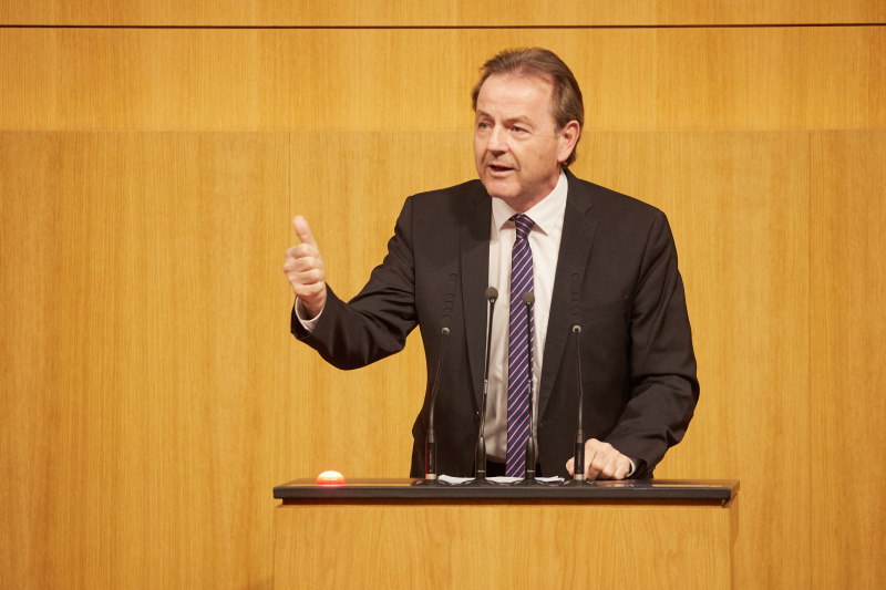 Am Rednerpult Nationalratsabgeordneter Nikolaus Berlakovich (ÖVP)