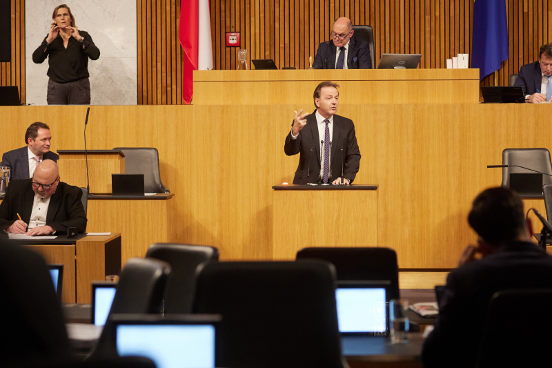 Am Rednerpult Nationalratsabgeordneter Nikolaus Berlakovich (ÖVP)