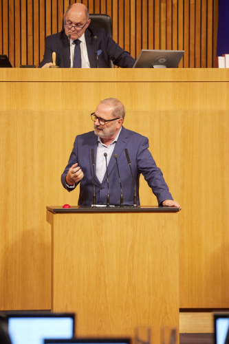 Am Rednerpult Nationalratsabgeordneter Dietmar Keck (SPÖ)
