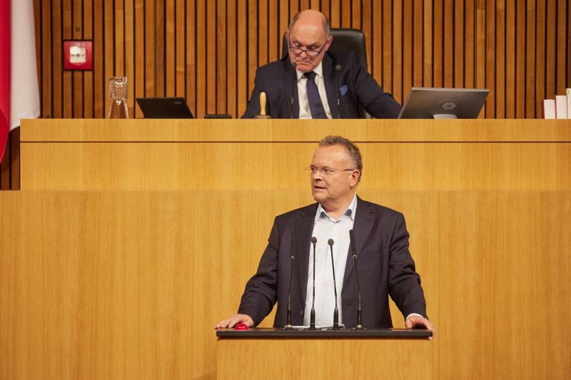 Am Rednerpult Nationalratsabgeordneter Gerald Hauser (FPÖ)