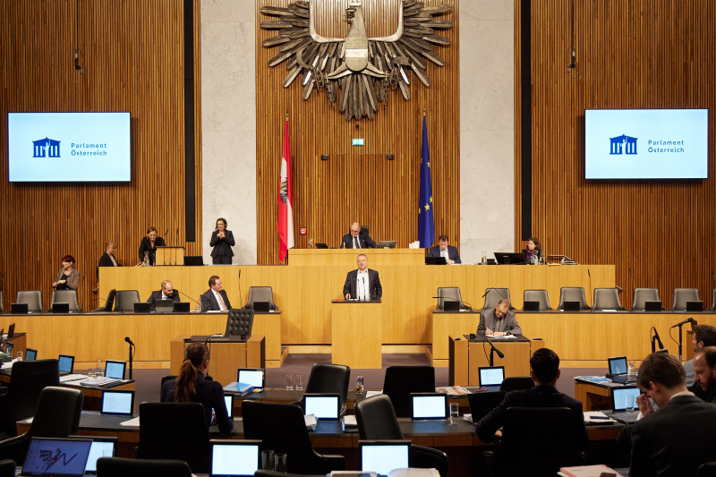 Am Rednerpult Nationalratsabgeordneter Gerald Hauser (FPÖ)
