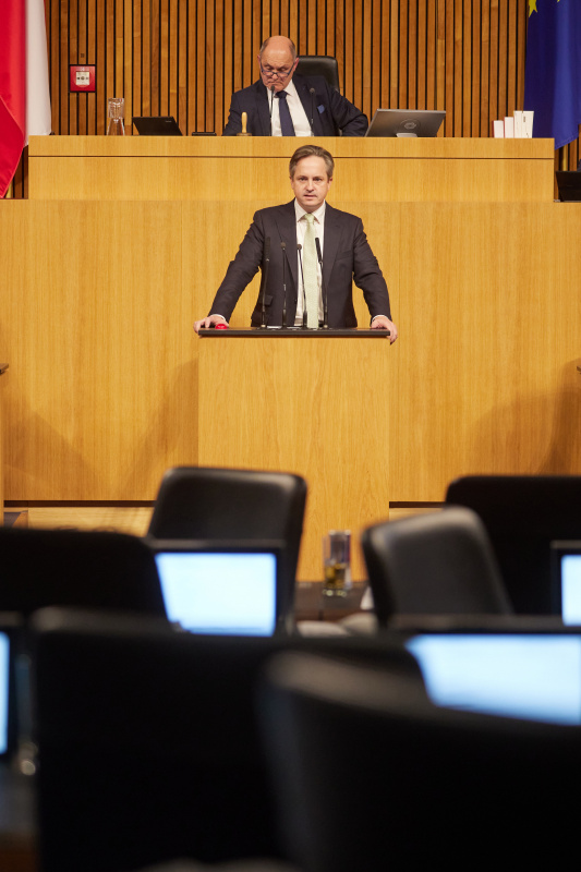 Am Rednerpult Nationalratsabgeordneter Johannes Schmuckenschlager (ÖVP)