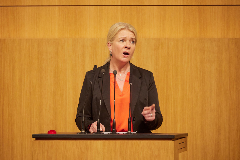 Am Rednerpult Nationalratsabgeordnete Irene Neumann-Hartberger (ÖVP)