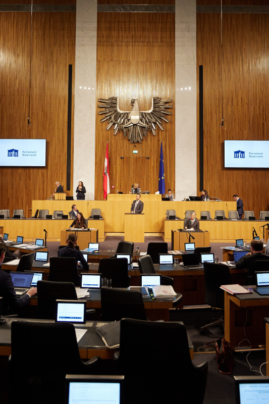 Am Rednerpult Nationalratsabgeordneter Klaus Lindinger (ÖVP)