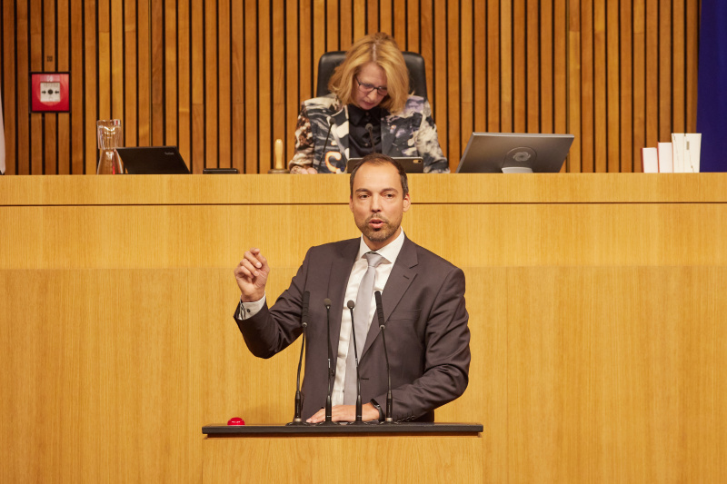 Am Rednerpult Nationalratsabgeordneter Klaus Lindinger (ÖVP)