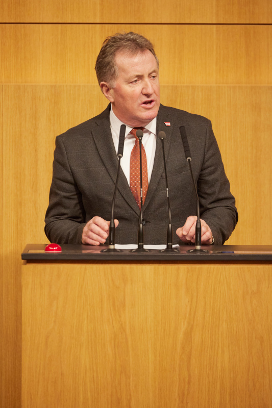 Am Rednerpult Nationalratsabgeordneter Johann Weber (ÖVP)