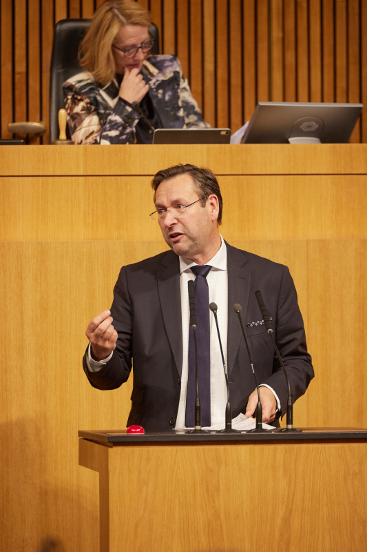 Am Rednerpult Nationalratsabgeordneter Hermann Brückl (FPÖ)