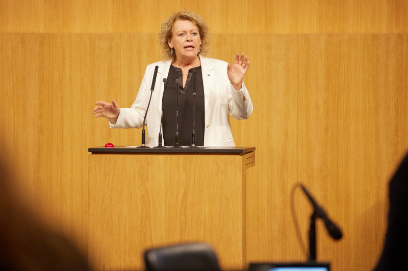 Am Rednerpult Nationalratsabgeordnete Gertraud Salzmann (ÖVP)