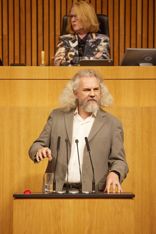 Am Rednerpult Nationalratsabgeordneter Martin Litschauer (GRÜNE)