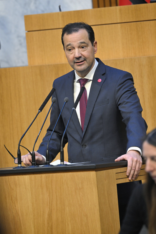 Am Rednerpult: Nationalratsabgeordneter Gerald Loacker (NEOS)