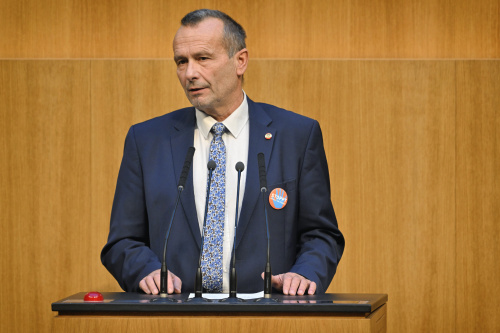 Am Rednerpult: Nationalratsabgeordneter Alois Kainz (FPÖ)