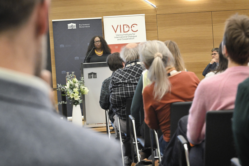 Vortrag. Chair in Global Politics University of Manchester Toni Haastrup