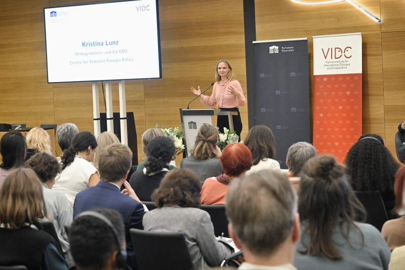 Vortrag. Co-CEO Centre for Feminist Foreign Policy Kristina Lunz