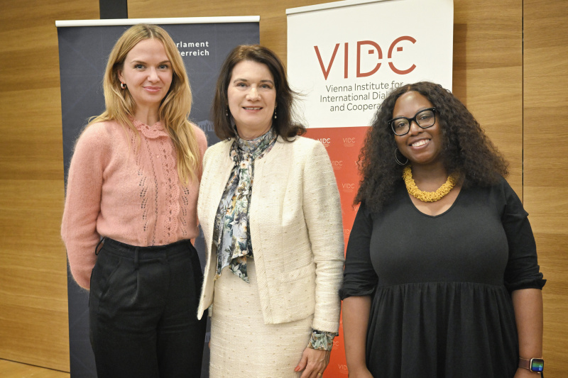 Von links: Co-CEO Centre for Feminist Foreign Policy Kristina Lunz, Außenministerin a.D. Schwedens Ann Linde, Chair in Global Politics University of Manchester Toni Haastrup