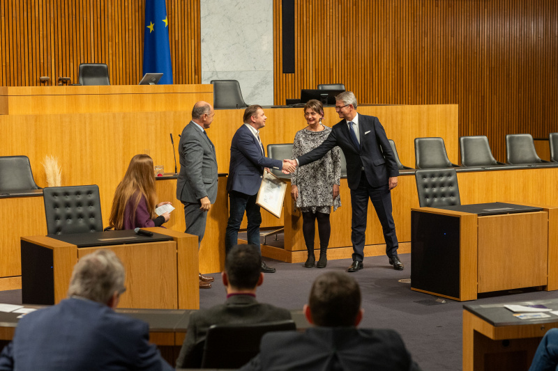 Feierliche Zertifikatsüberreichung „Fair für alle“ durch den Präsidenten ÖZIV Rudolf Kravanja