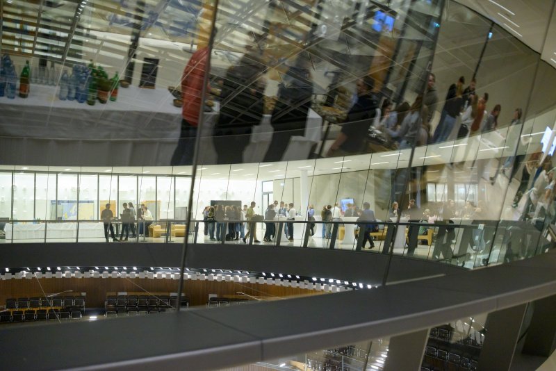 Schüler:inen inm Plenarium