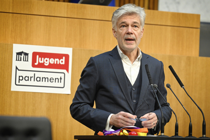 Begrüßung Parlamentsdirektor Harald Dossi