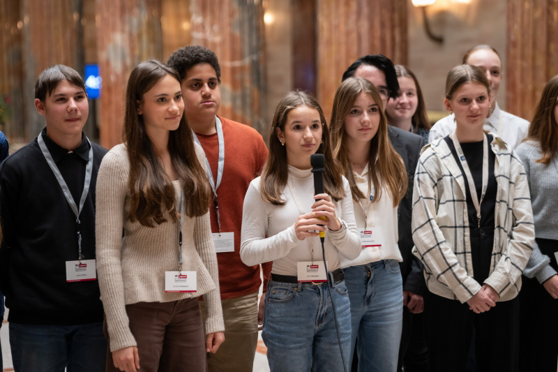 Schüler:innen bei einerm Videodreh