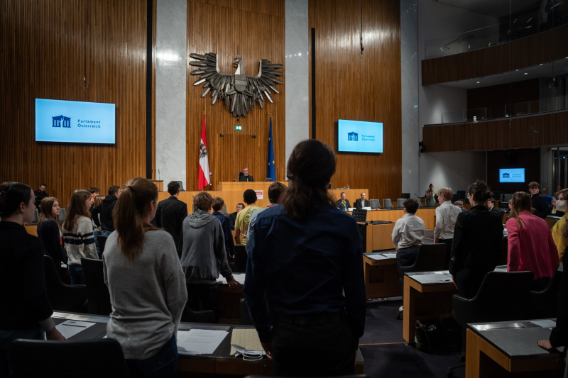 Plenarsitzung zum Abschluss des Jugendparlaments. Abstimmung