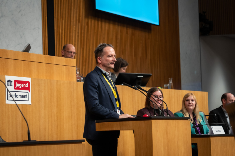 Am Rednerpult Nationalratsabgeordneter Hermann Weratschnig (GRÜNE)