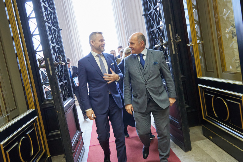 Von rechts: Nationalratspräsident Wolfgang Sobotka (ÖVP), Präsident des Nationalrates der Slowakischen Republik Peter Pellegrini