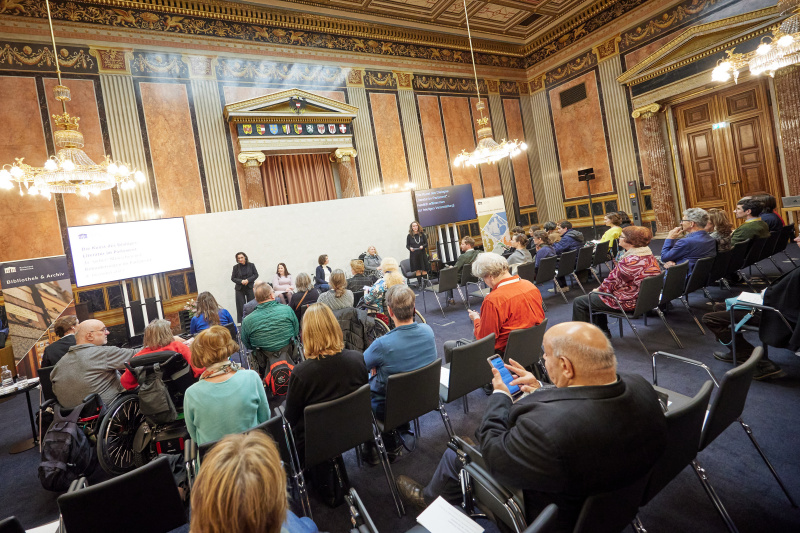 Moderation Menschenrechtsexpertin Marianne Schulze