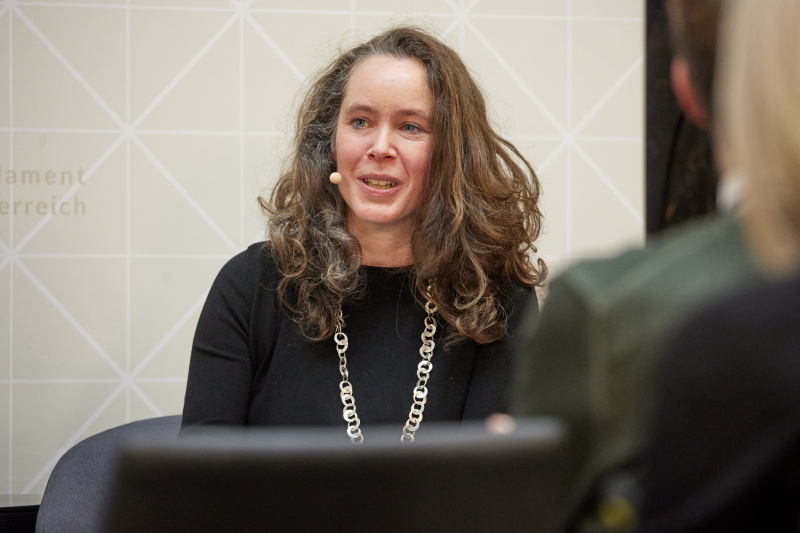 Moderation Menschenrechtsexpertin Marianne Schulze