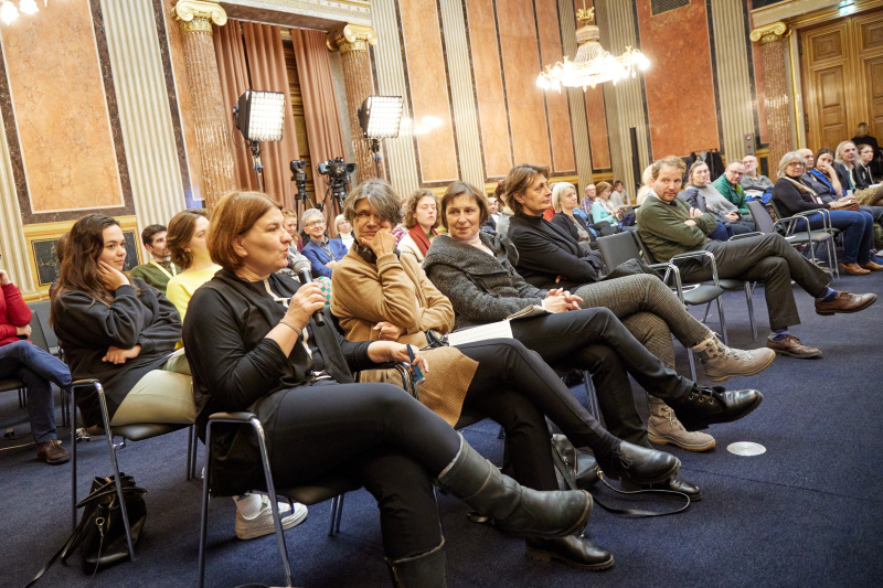 Diskussionsrunde mit Veranstaltunsteilnehmer:innen