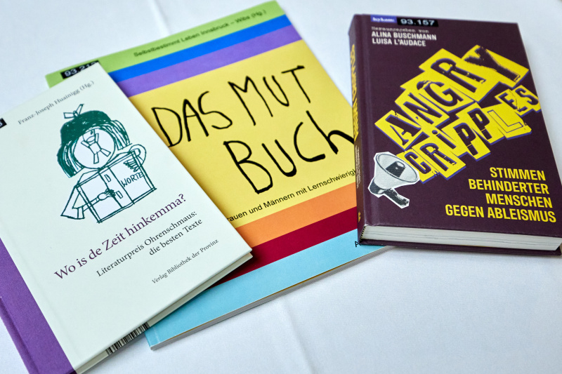 Büchertisch
