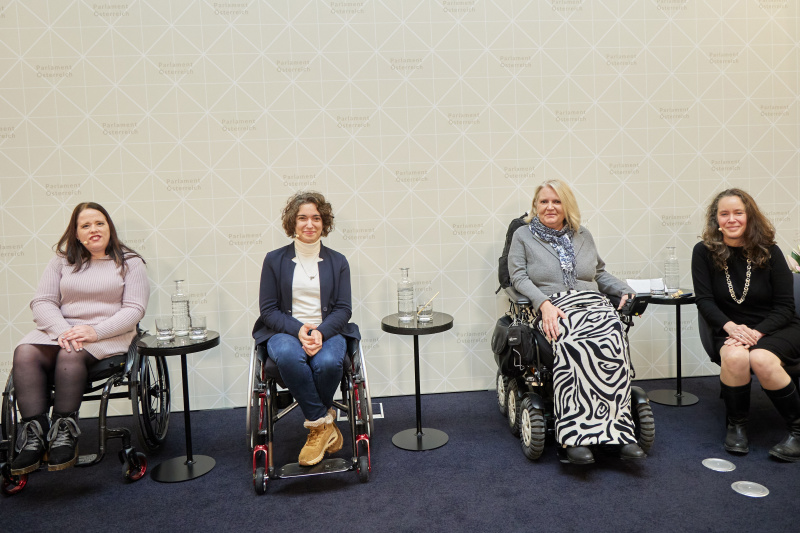 Von links: Expertin für Barrierefreiheit Melanie Wimmer, Katharina Steiner - Selbstbestimmt Leben Steiermark, Obfrau knack:punkt Monika E. Schmerold, Menschenrechtsexpertin Marianne Schulze