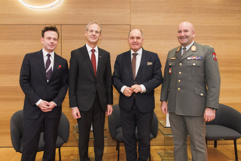 Von links: Politikberater und Analyst Franz‐Stefan Gady, Dekan Rechtswissenschaftlichen Fakultät - Universität Innsbruck Walter Obwexer, Nationalratspräsident Wolfgang Sobotka (ÖVP), Brigadier Gerfried Promberger - Österreichisches Bundesheer