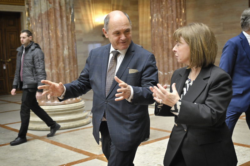 Führung durch das Parlamentsgebäude. Von links: Nationalratspräsident Wolfgang Sobotka (ÖVP), griechische Staatspräsidentin Katerina Sakellaropoulou