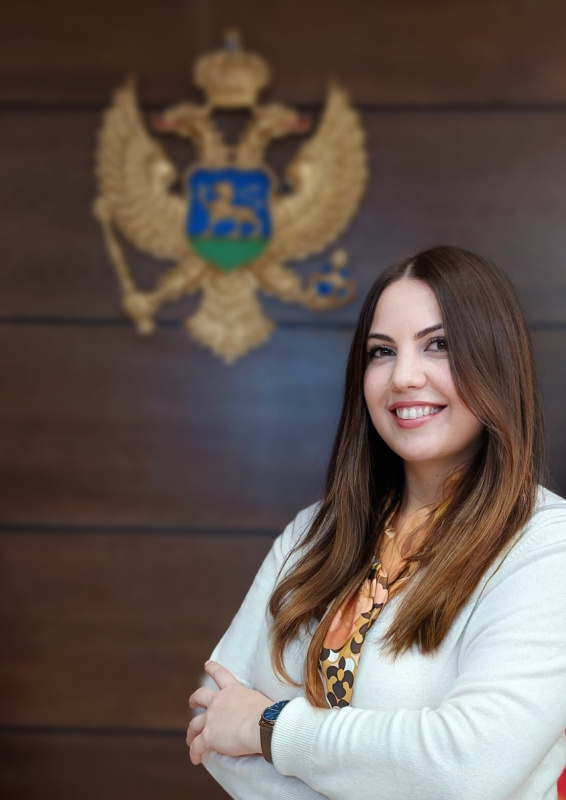 Tijana Rosandic, Beraterin für auswärtige Angelegenheiten im Generalsekretariat des Parlaments von Montenegro

Tijana Rosandic, Foreign Affairs Advisor in the office of the Secretary General, Parliament Montenegro