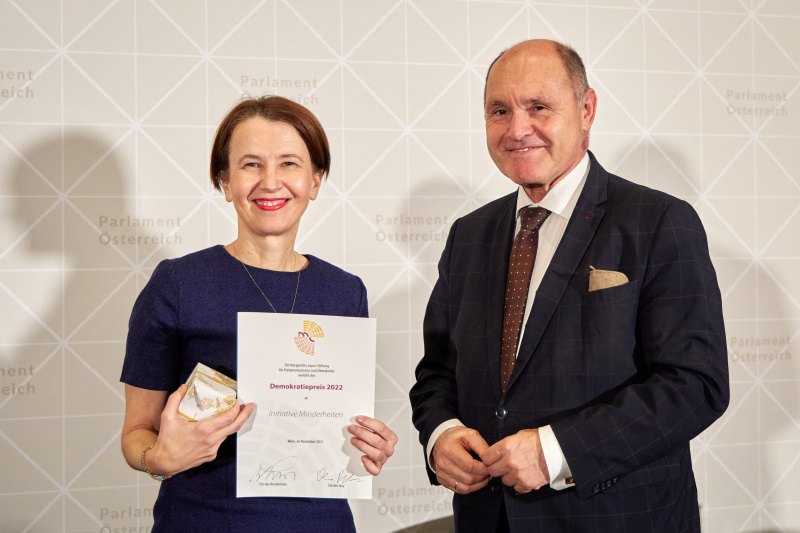 Von rechts: Nationalratspräsident Wolfgang Sobotka (ÖVP), Cornelia Kogoj für Initiative Minderheiten