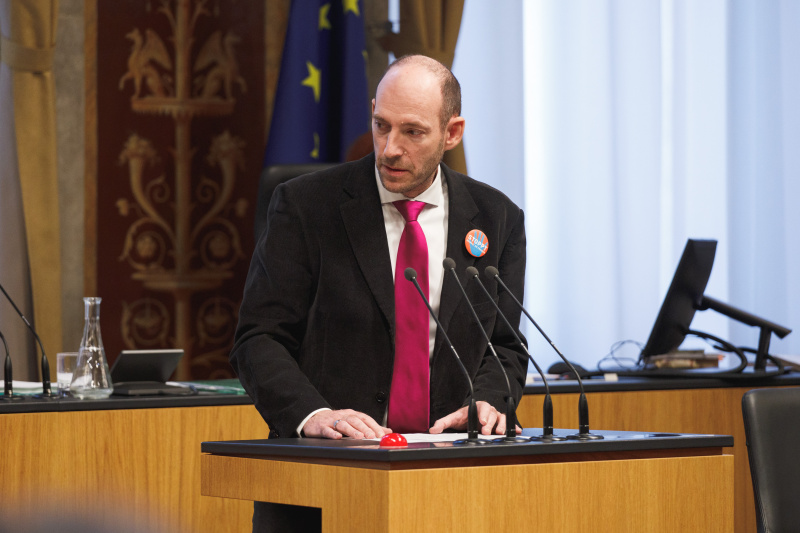 Am Rednerpult Karl-Arthur Arlamovsky (NEOS)