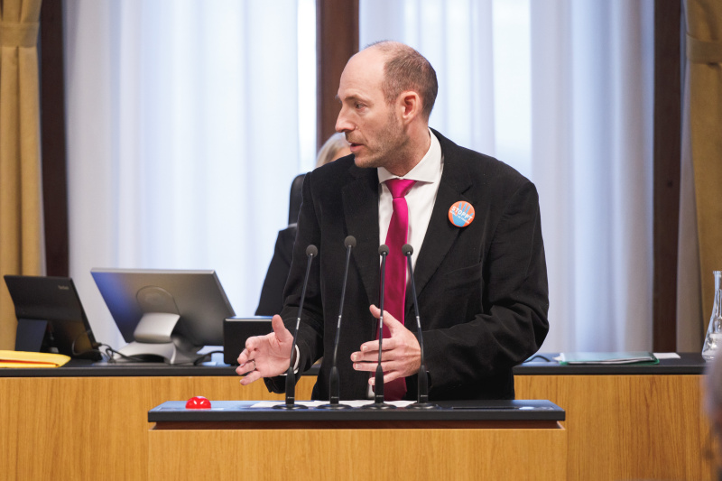 Am Rednerpult Karl-Arthur Arlamovsky (NEOS)