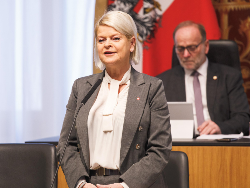 Auf der Regierungsbank: Bundesministerin für Landesverteidigung Klaudia Tanner (ÖVP)