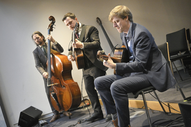 Musikalische Begleitung Diknu-Schneeberger-Trio