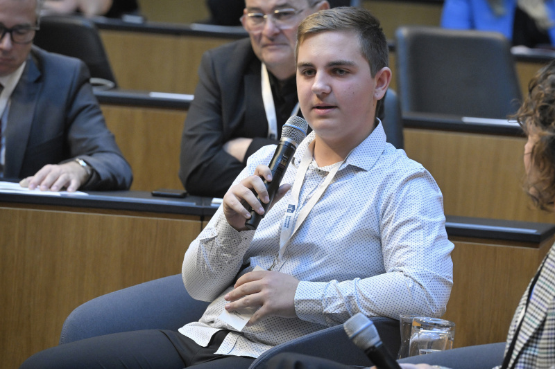 Panel 3 DIALOG verbindet - Jugend & Zukunft - Perspektiven und Visionen. Schüler ZBG Oberwart István Mihály Zsótér