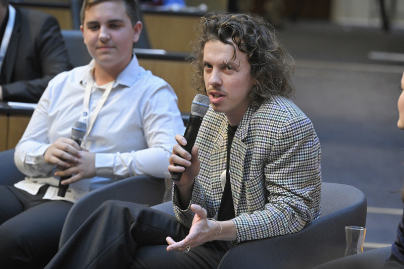 Panel 3 DIALOG verbindet - Jugend & Zukunft - Perspektiven und Visionen. Autor und Chefredakteur der Zeitung NOVI GLAS Konstantin Vlasich