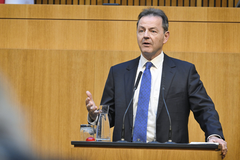 DIALOG verbindet - Statements der Bereichssprecher:innen. Am Rednerpult Nikolaus Berlakovich (ÖVP)