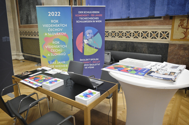 Info-Stände der Volksgruppen im Empfangssalon