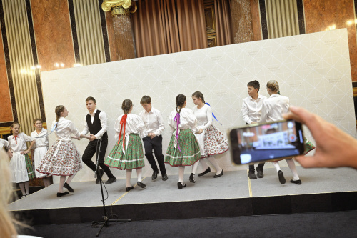 Kulturbeitrag der ungarischen Volksgruppe: Volkstanzgruppe des ZBG Oberwart  