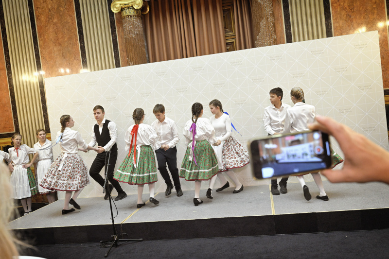 Kulturbeitrag der ungarischen Volksgruppe: Volkstanzgruppe des ZBG Oberwart  