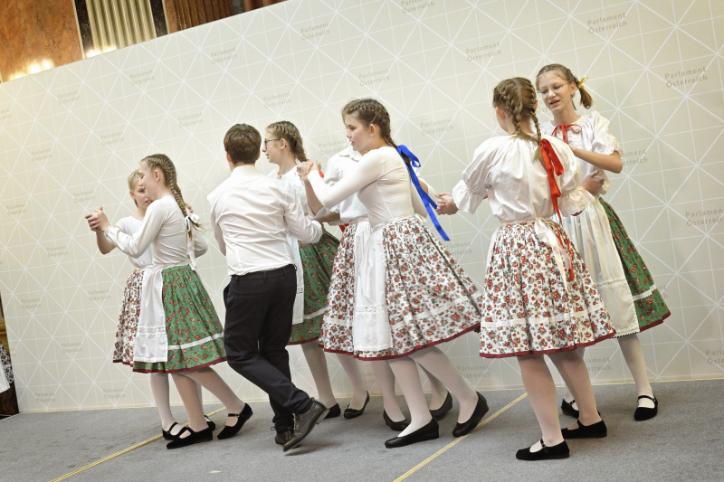 Kulturbeitrag der ungarischen Volksgruppe: Volkstanzgruppe des ZBG Oberwart  