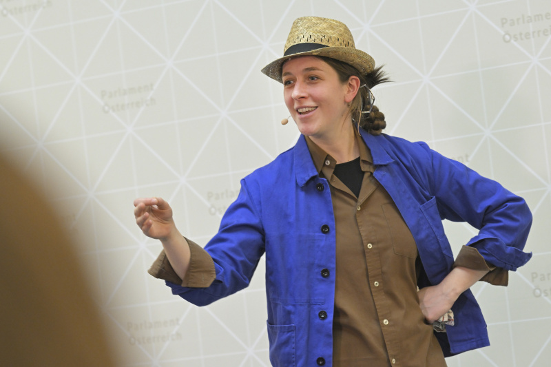 Kulturbeitrag der slowenischen Volksgruppe: Auftritt von Lara Vouk