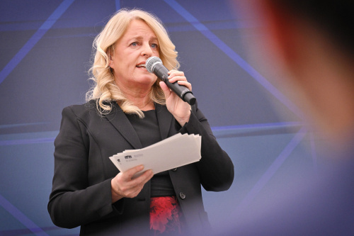 Begrüßungsworte. Bundesratspräsidentin Claudia Arpa (SPÖ)